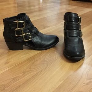 SODA black buckle booties